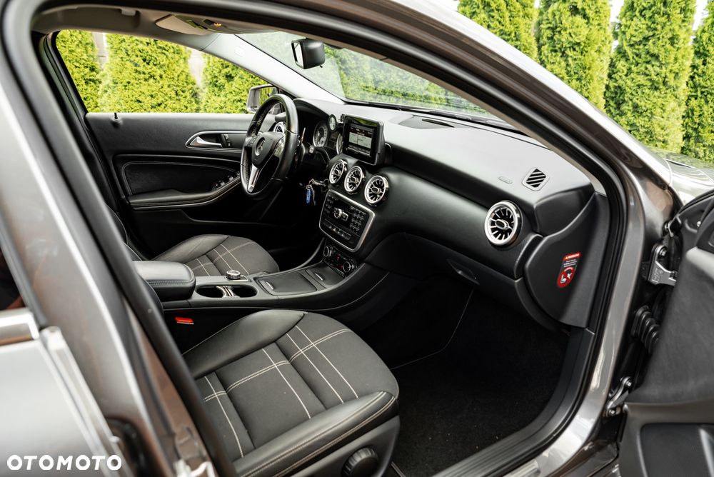 Mercedes-Benz Klasa A 250 (BlueEFFICIENCY) 7G-DCT - 23