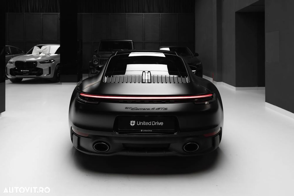 Porsche 911 4 GTS PDK - 10