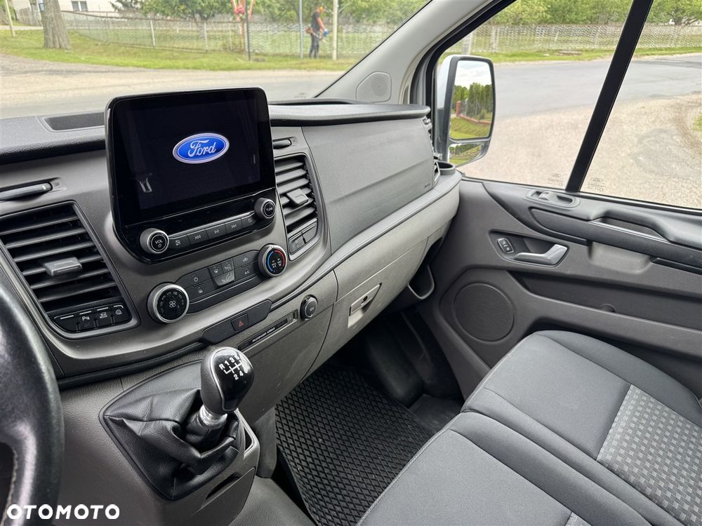 Ford CUSTOM - 16