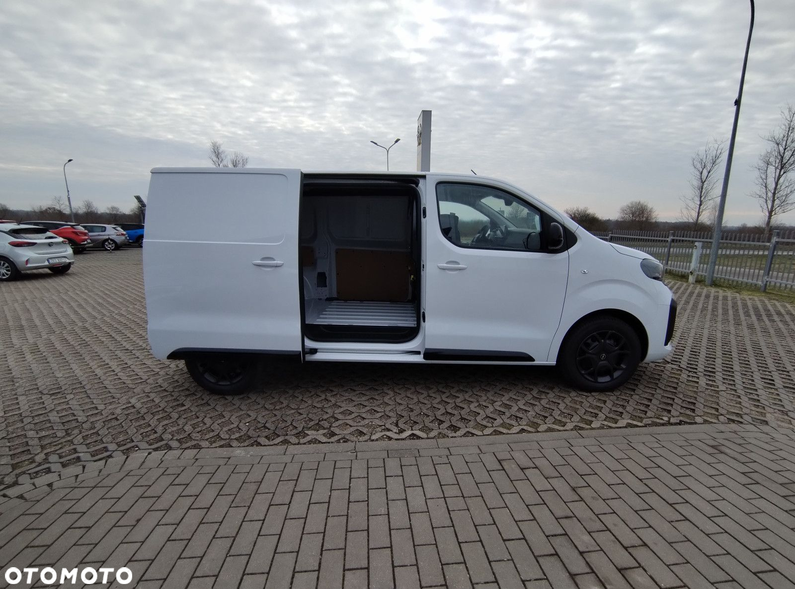 Opel vivaro Nowy Vivaro Furgon Long 2.0d 144 KM MT6 - 12