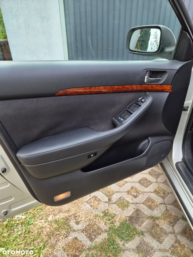 Toyota Avensis 2.0 VVT-i Sol - 10