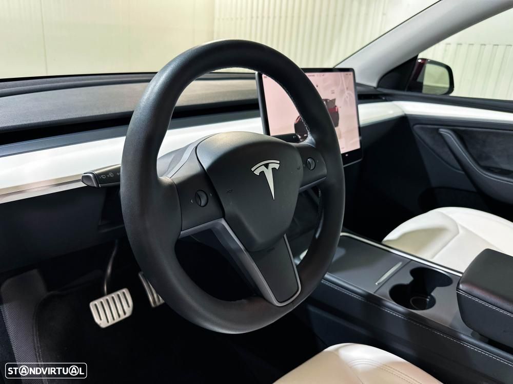 Tesla Model Y Performance Dual Motor AWD - 17