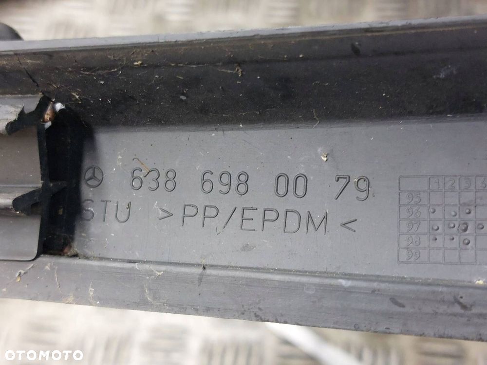 LISTWA ZGARNIAJĄCA SZYBY CZOŁOWEJ LEWA + PRAWA MERCEDES VITO W638 - 4