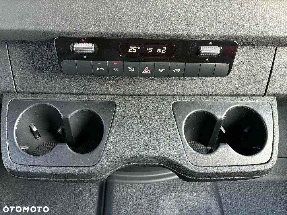 Mercedes-Benz Sprinter - 11