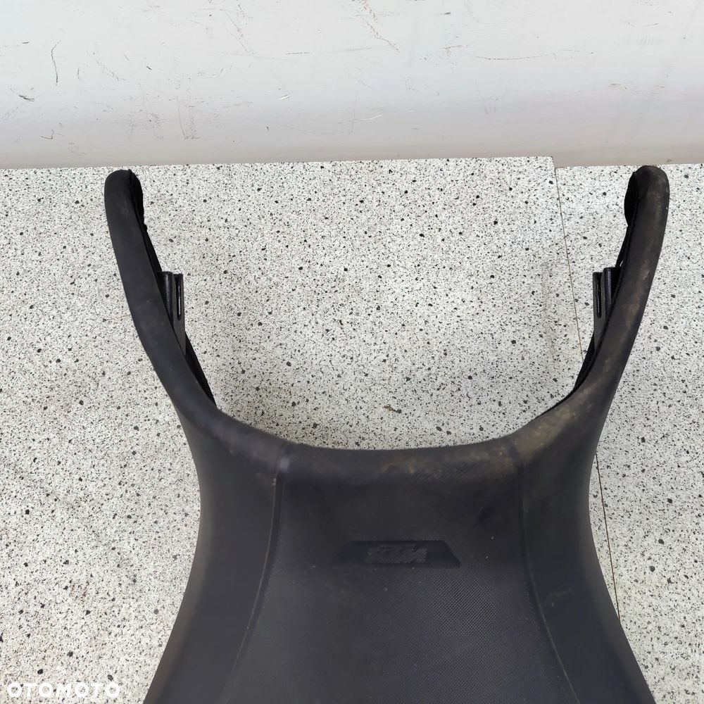 Kanapa, fotel przód, siedzenie kierowcy KTM 1290 Super Duke GT - 8