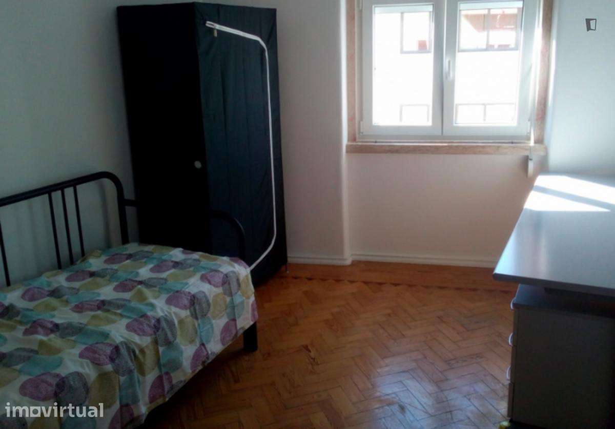 Quarto - localizado em Entrecampos Lisbon - Όψη 6