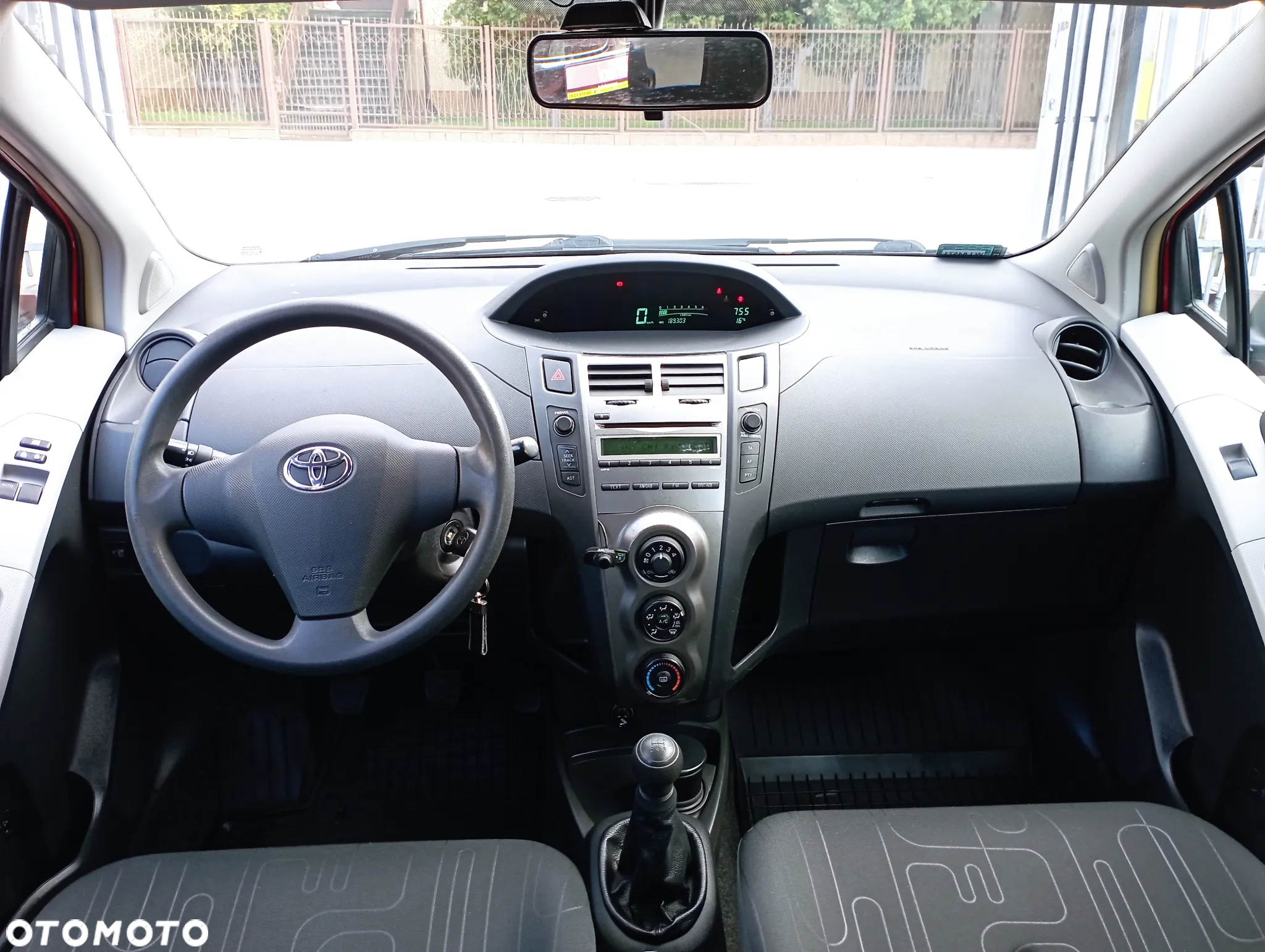Toyota Yaris 1.0 Terra A/C - 8