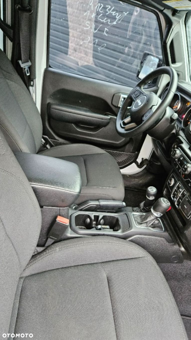 Jeep Wrangler - 23