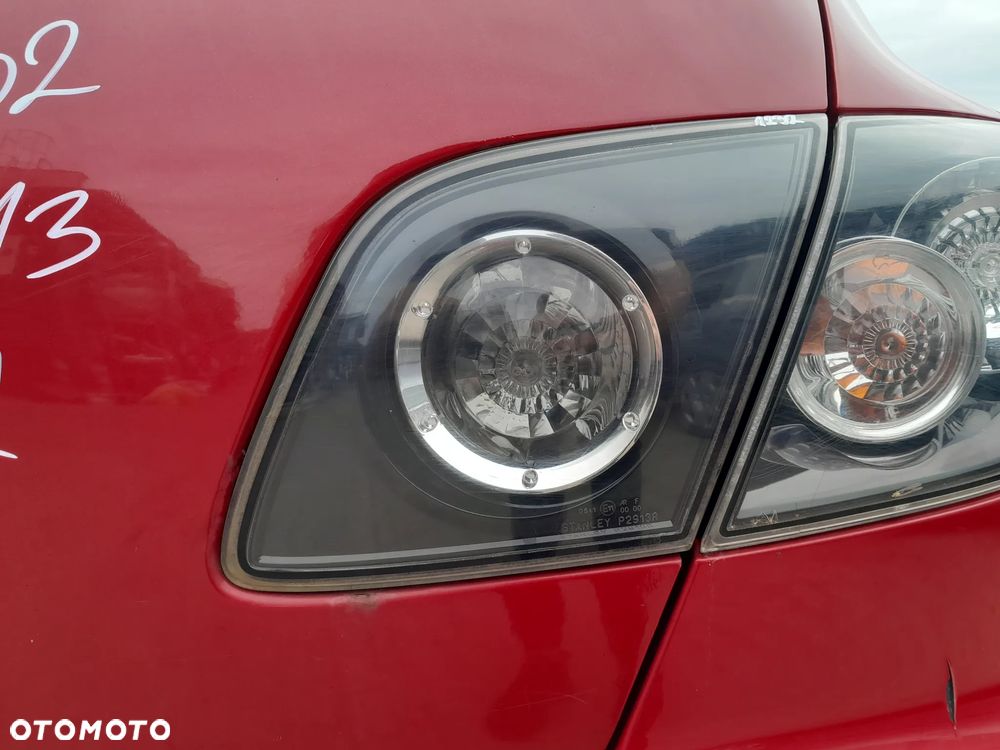 MAZDA 3 LAMPA TYLNA PRAWA W KLAPE HB - 2