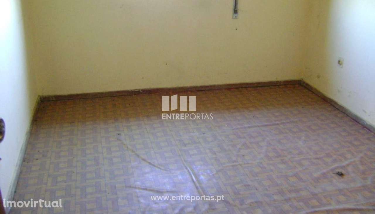 Venda Moradia V2 geminada para restauro, Paredes de Viadores, Marco de - Grande imagem: 3/17