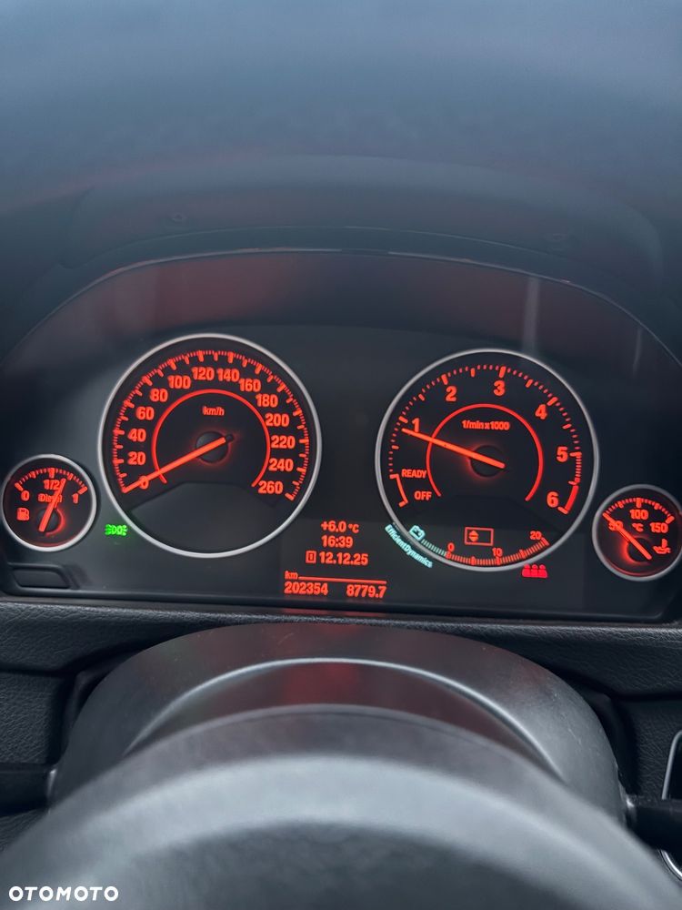 BMW Seria 3 320d xDrive DPF Edition Sport - 13