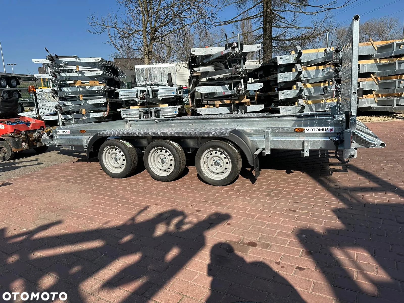 Inny Przyczepa do przewozu sprzętu budowlanego B 400/3 400x180 3500kg 3 osie pod koparke koparka walec MOTOMUS - 2
