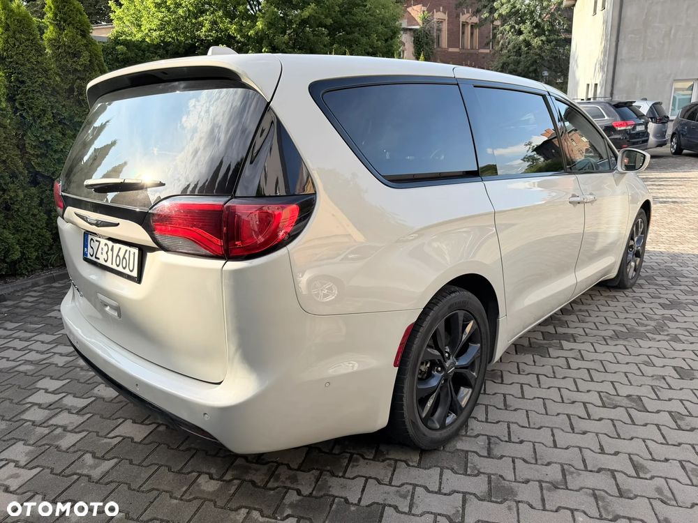 Chrysler Pacifica - 10
