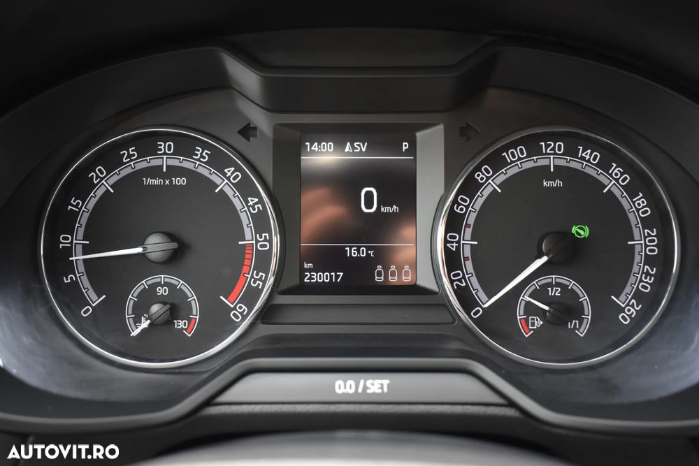 Skoda Octavia 1.6 TDI DSG Style - 12
