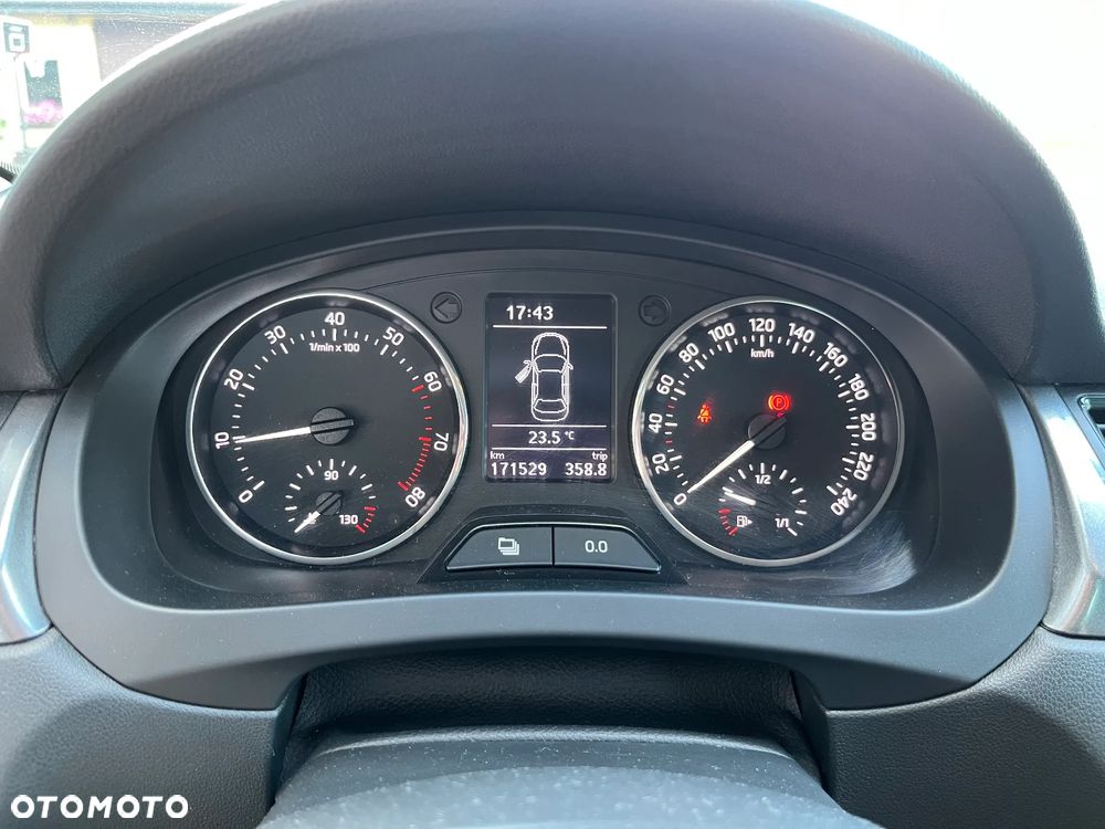 Skoda RAPID 1.2 Ambition - 12