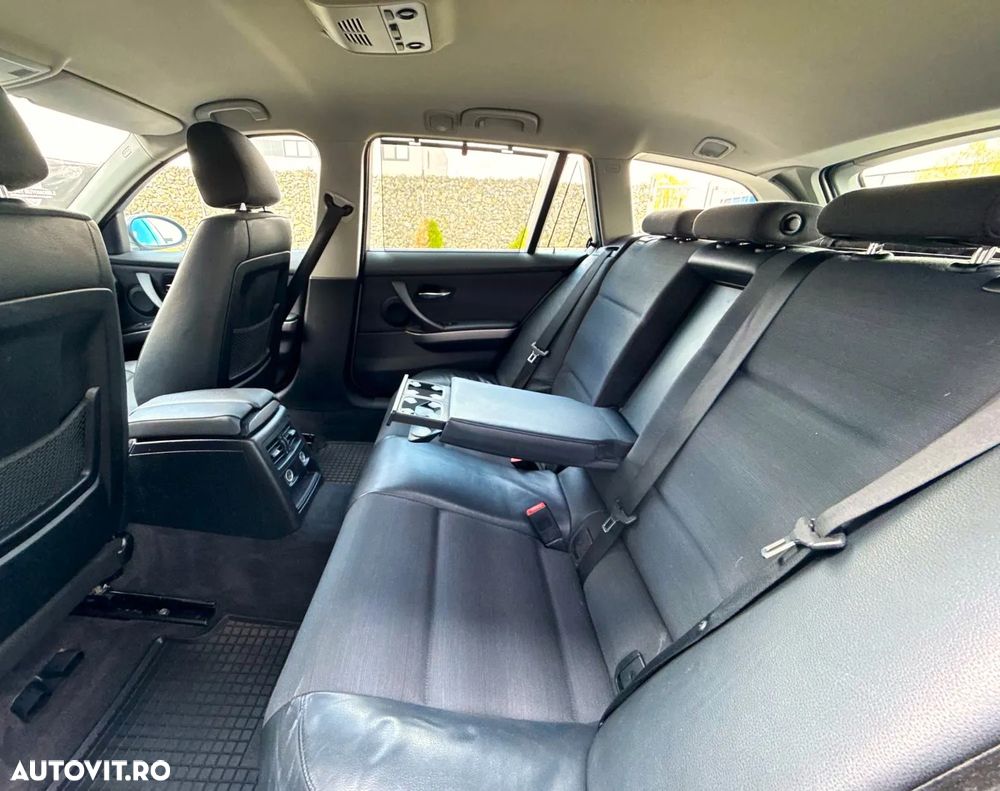 BMW Seria 3 320d DPF Touring Aut. - 21