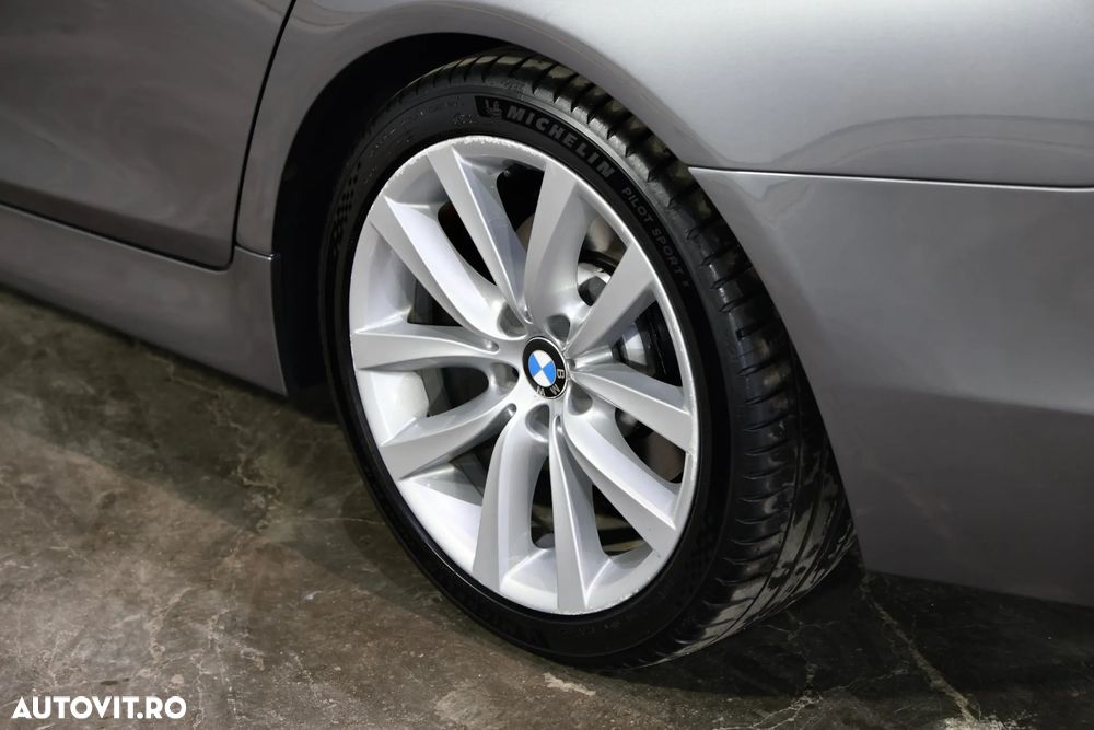 BMW Seria 5 520i Aut. Modern Line - 31