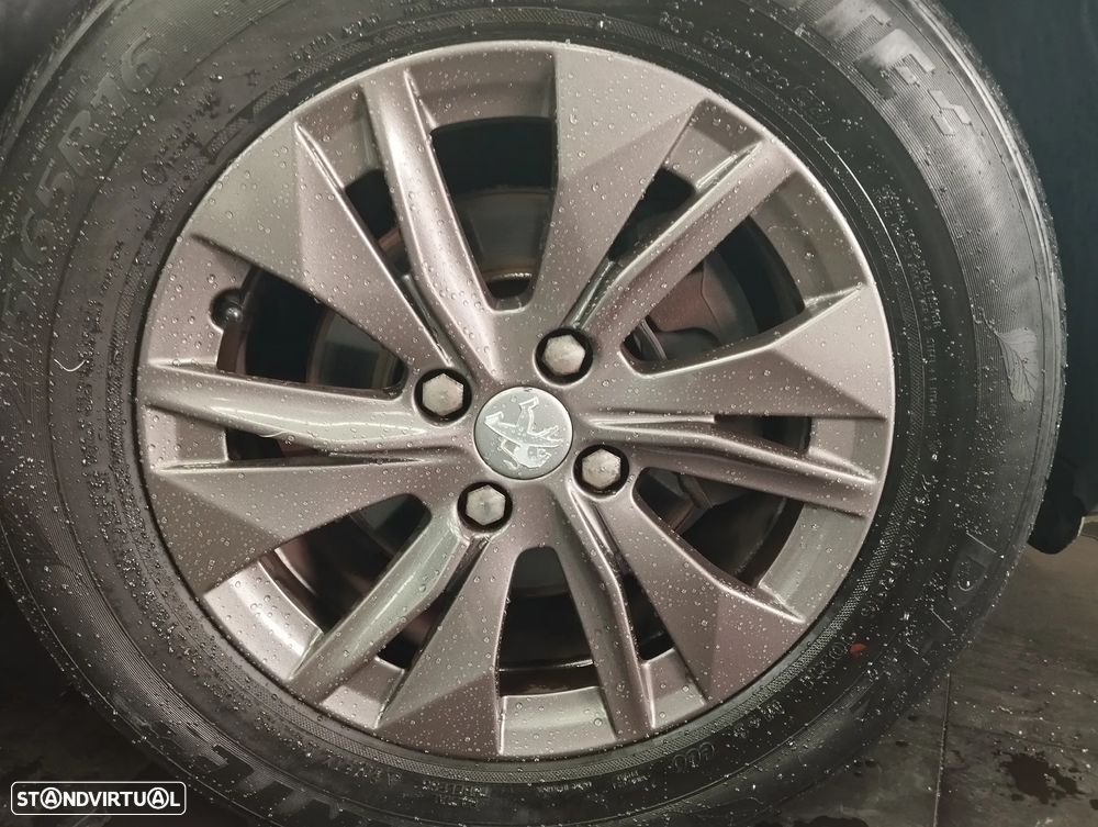 Peugeot 2008 1.2 PureTech Active Pack - 9