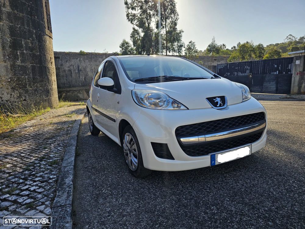 Peugeot 107 1.0 Urban - 1