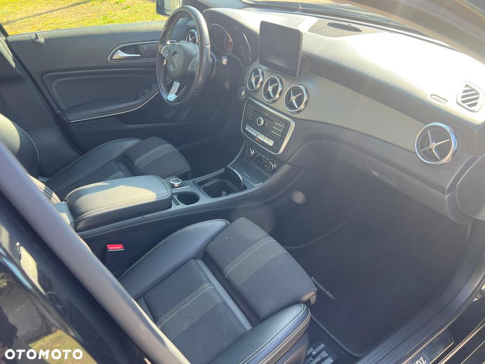 Mercedes-Benz GLA 180 d 7G-DCT Peak Edition - 15