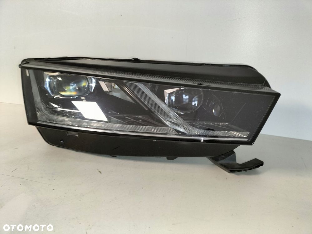 lampa przednia reflektor prawa skoda octavia 4 iv 19- led - 2