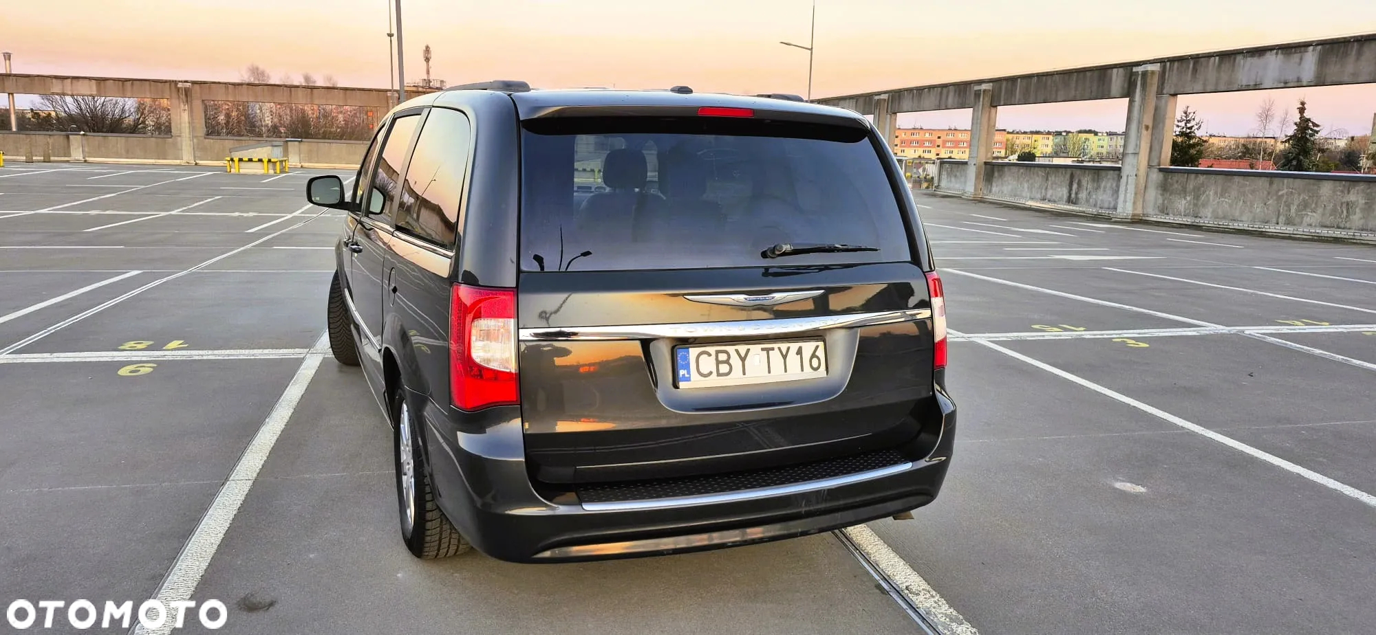Chrysler Town & Country - 4
