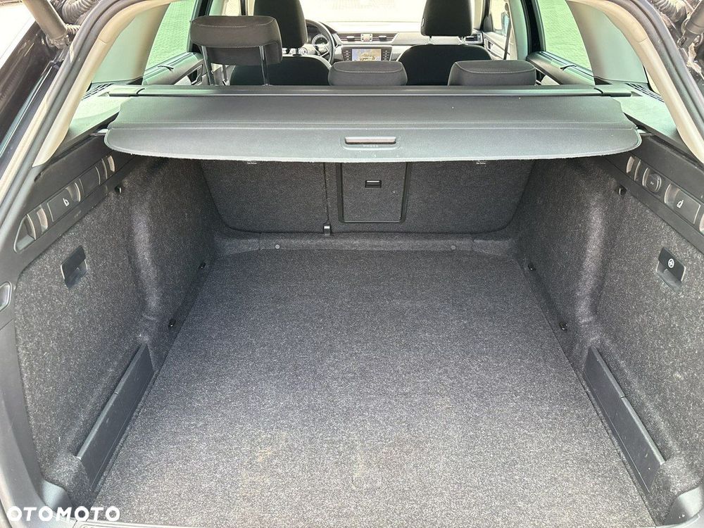 Skoda Superb 2.0 TDI SCR Ambition DSG - 14