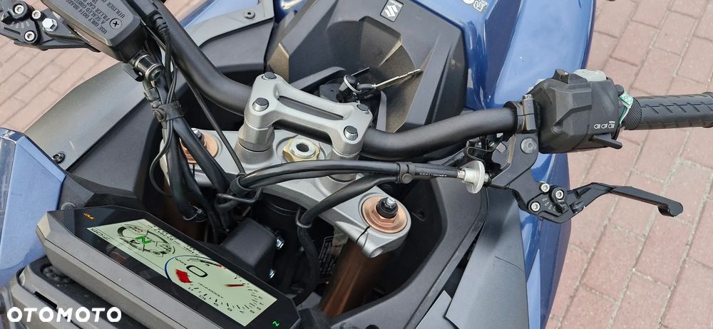 Suzuki GSX - 32