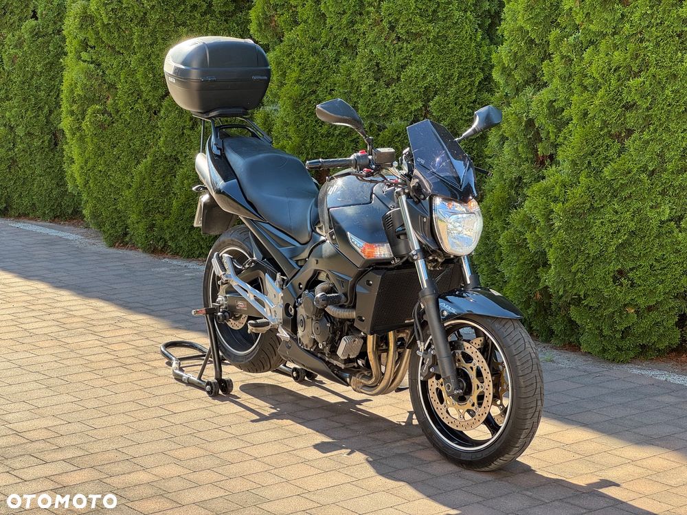 Suzuki GSR - 7