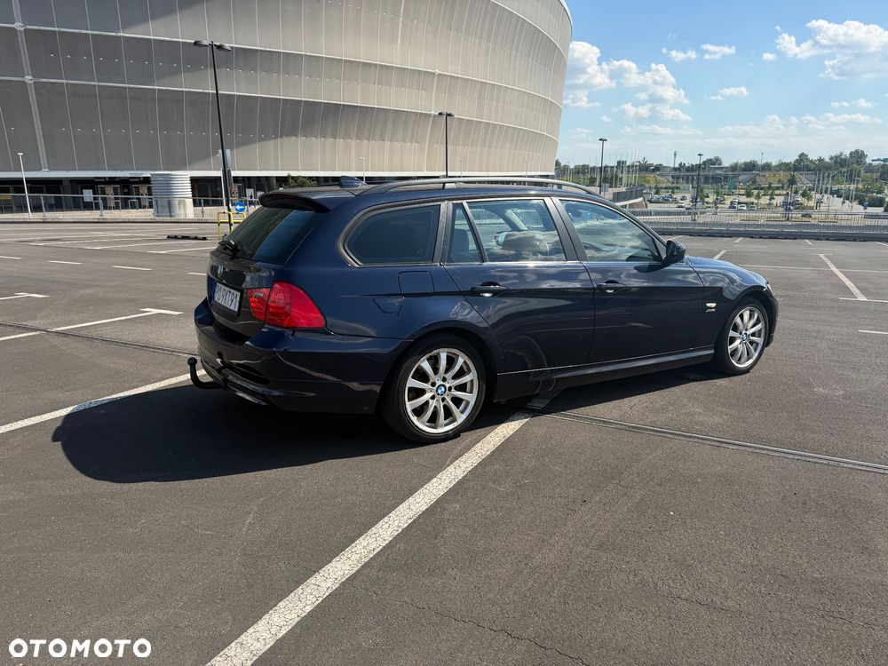 BMW Seria 3 320d xDrive DPF - 4