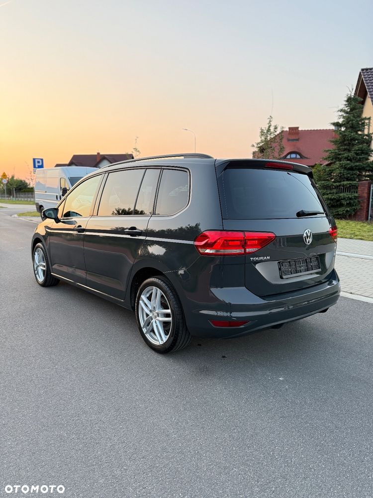 Volkswagen Touran - 4
