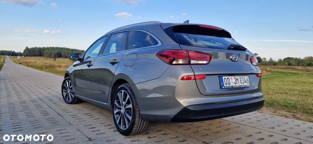 Hyundai i30 1.6 D Premiere Luxury DCT - 19