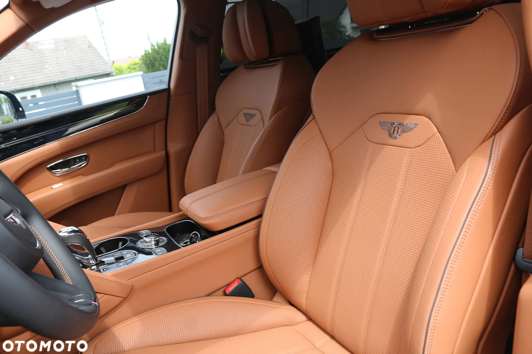 Bentley Bentayga - 12