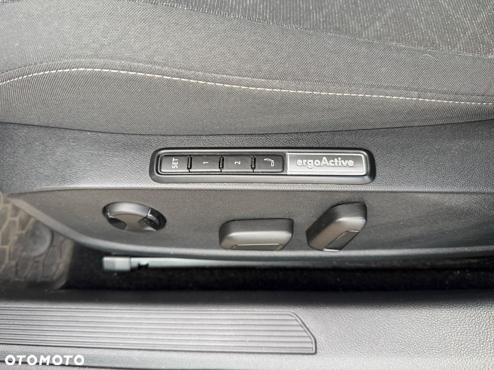 Volkswagen Golf 2.0 TDI R-Line DSG - 21