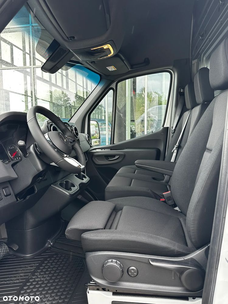 Mercedes-Benz Sprinter - 14
