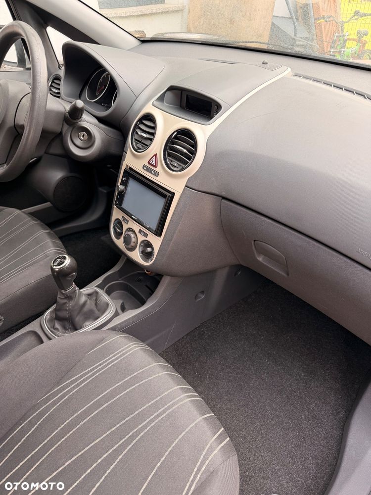 Opel Corsa 1.2 16V - 12