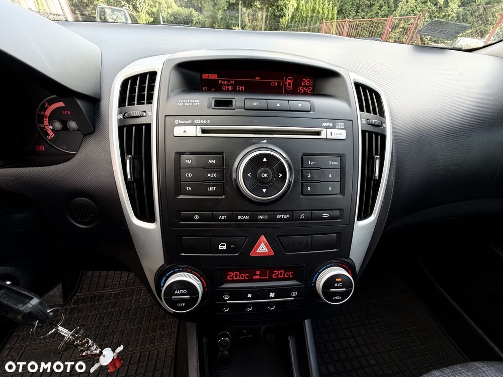 Kia Ceed - 8
