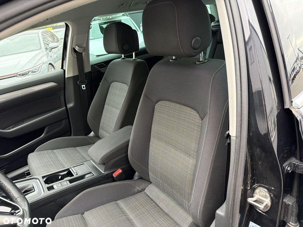 Volkswagen Passat - 11