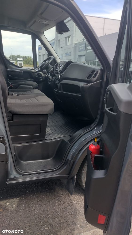 Iveco DAILY furgon 18m3 35S18 manual ASO serwisowany - 19