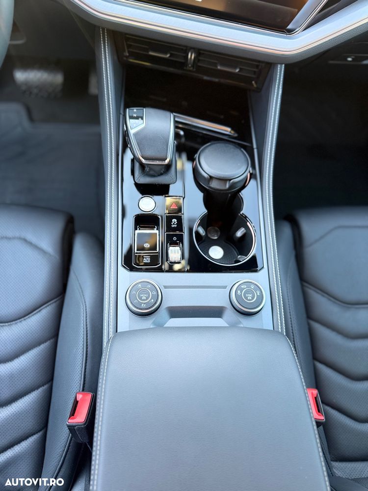 Volkswagen Touareg V6 TDI 4MOTION Elegance - 14