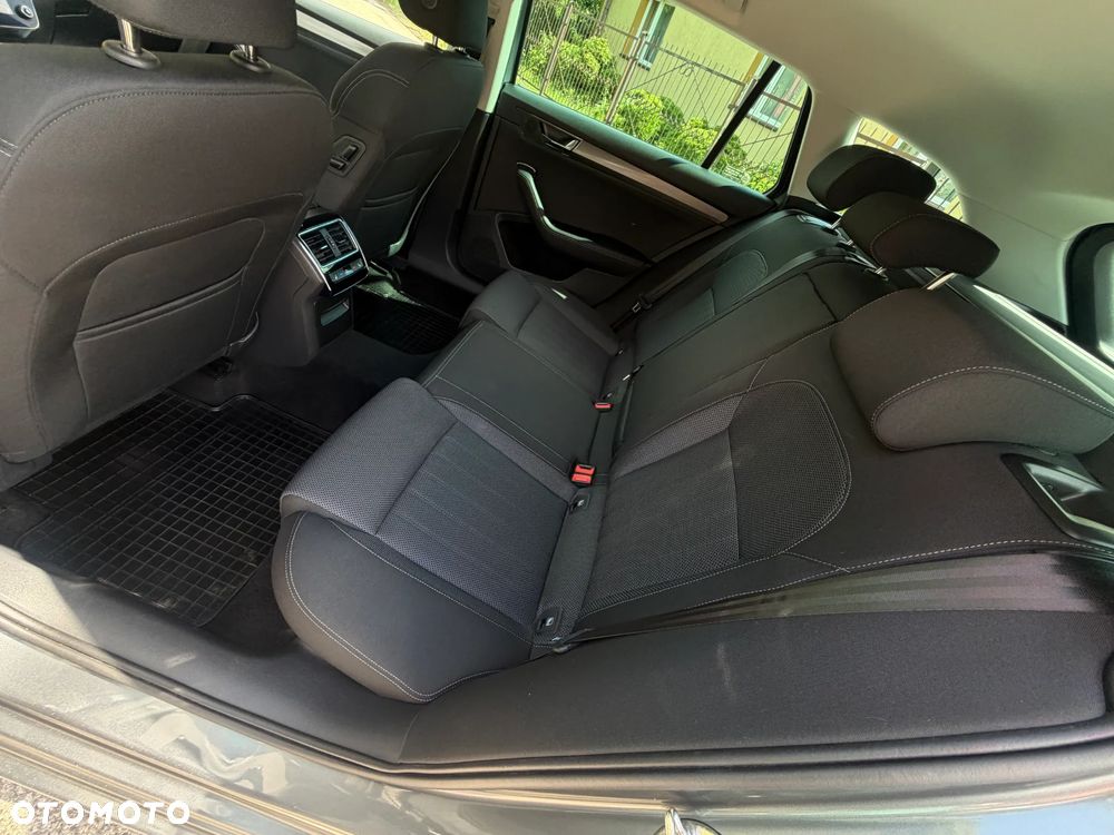 Skoda Superb 2.0 TDI SCR Style DSG - 32