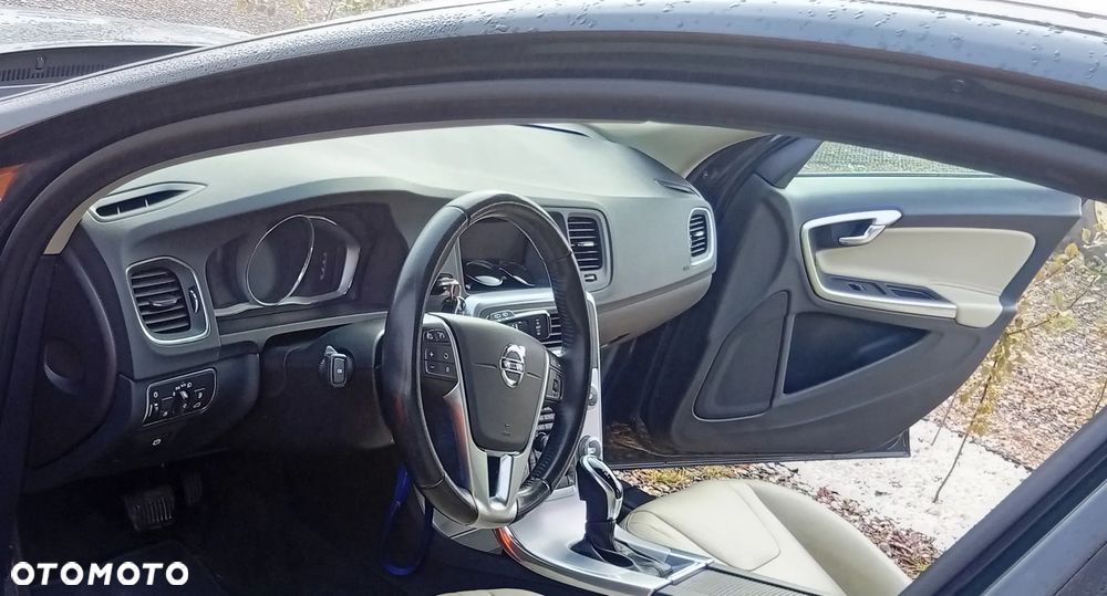 Volvo V60 Cross Country - 11