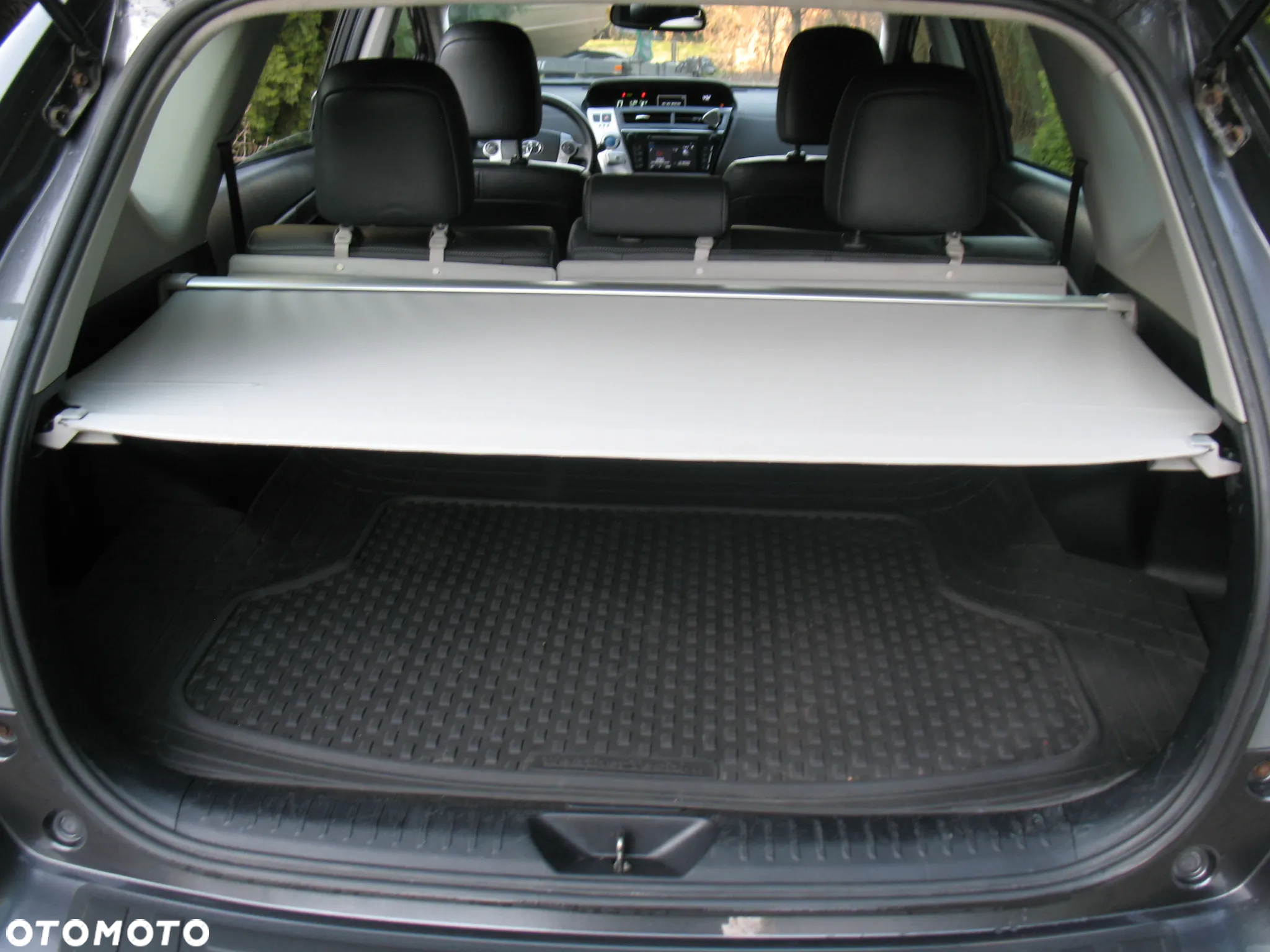 Toyota Prius+ (Hybrid) - 22