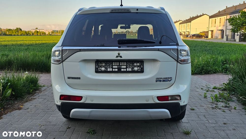Mitsubishi Outlander Instyle NAVI + - 16