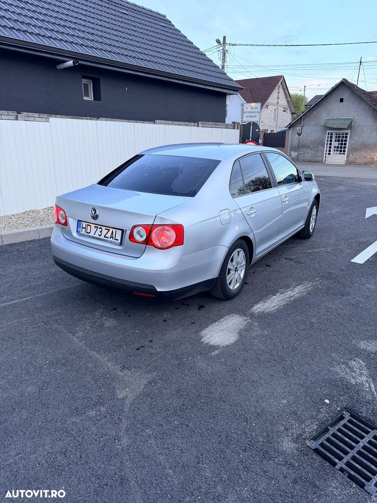 Volkswagen Jetta - 5