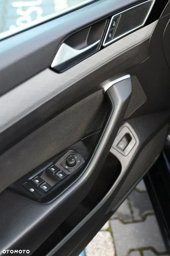 Volkswagen Passat - 11