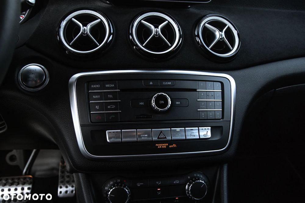 Mercedes-Benz CLA 220 4-Matic AMG Line - 17