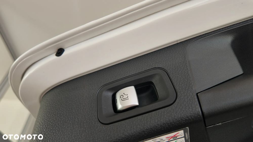 Mercedes-Benz Klasa C 200 7G-TRONIC - 38