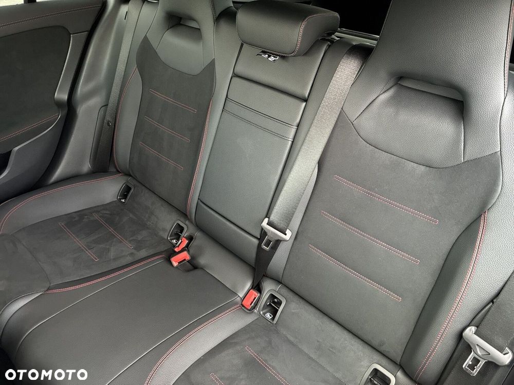 Mercedes-Benz CLA 200 AMG Line 7G-DCT - 12