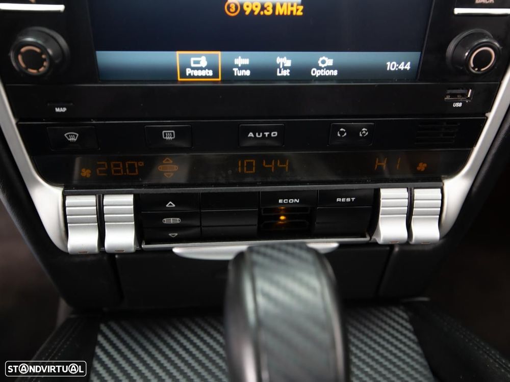 Porsche Cayenne - 22